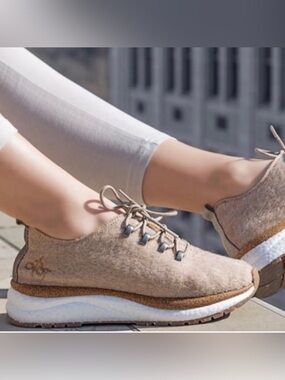 OTBT Women’s Courier Natural Lace-Up Sneakers Size 7